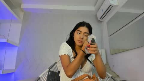 Snapshot of natalia_aguirre chatting on 09-29-25, 12:21 Naty online show from 09-29-25, 12:21