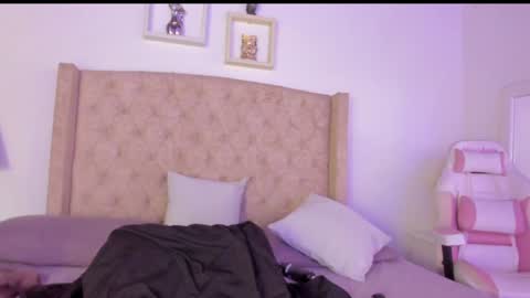 Snapshot of natalia_collinslim chatting on 12-13-24, 03:49 Natalia online show from 12-13-24, 03:49