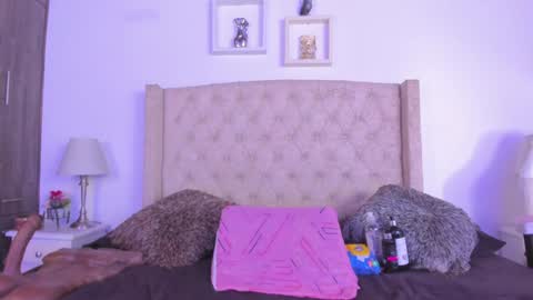 Snapshot of natalia_collinslim chatting on 01-08-25, 03:08 Natalia online show from 01-08-25, 03:08