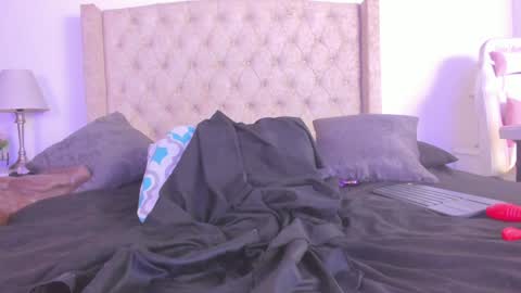 Snapshot of natalia_collinslim chatting on 01-09-25, 06:17 Natalia online show from 01-09-25, 06:17