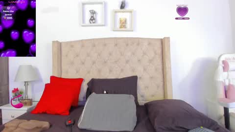 Snapshot of natalia_collinslim chatting on 03-05-25, 03:40 Natalia online show from 03-05-25, 03:40