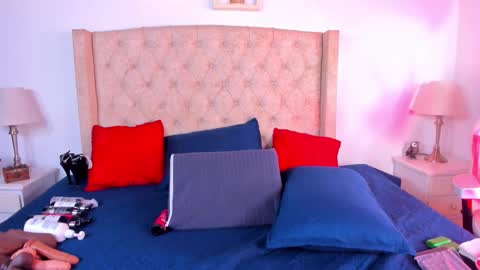 Snapshot of natalia_collinslim chatting on 09-30-25, 04:06 Natalia online show from 09-30-25, 04:06