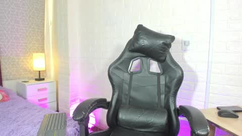 Snapshot of natalia_kiss01 chatting on 04-24-26, 09:39 Natalia Kiss online show from 04-24-26, 09:39