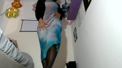 Snapshot of natalia_nylon chatting on 09-17-25, 03:57 CATHALINA NATA online show from 09-17-25, 03:57