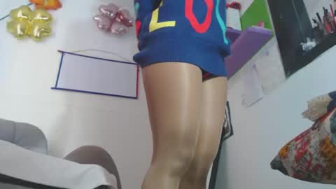 Snapshot of natalia_nylon chatting on 10-12-25, 07:35 CATHALINA NATA online show from 10-12-25, 07:35