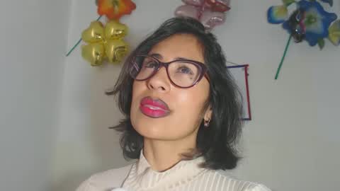 Snapshot of natalia_nylon chatting on 10-18-25, 07:25 CATHALINA NATA online show from 10-18-25, 07:25