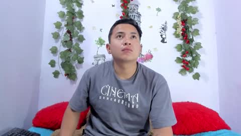 Snapshot of nataliaandjulliam chatting on 01-11-26, 04:39 nataliaandjulliam online show from 01-11-26, 04:39