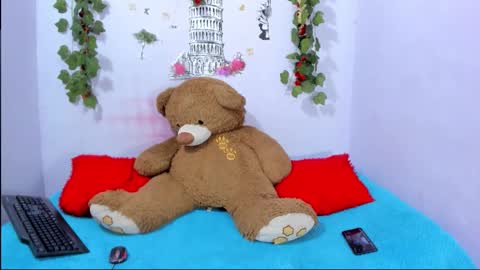 Snapshot of nataliaandjulliam chatting on 02-18-26, 03:57 nataliaandjulliam online show from 02-18-26, 03:57