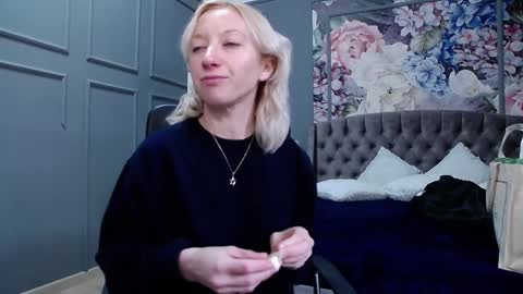 Natalie online show from 01-06-25, 07:42