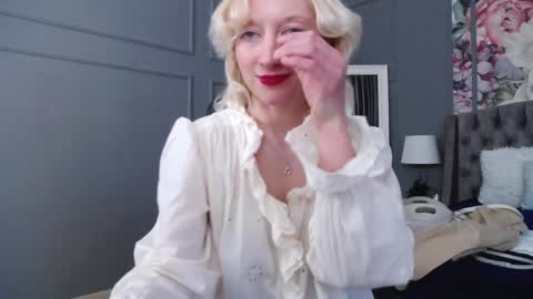 Natalie online show from 01-10-25, 01:52