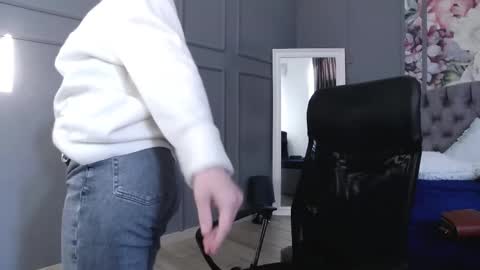 Natalie online show from 02-20-25, 07:23