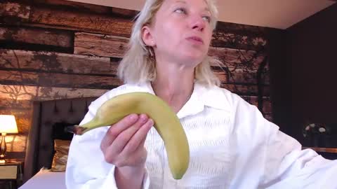 Natalie online show from 05-18-26, 09:15