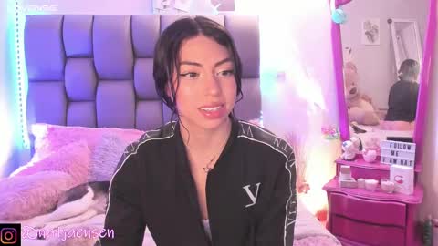 Snapshot of natalie_jaensen chatting on 12-12-24, 12:05 online show from 12-12-24, 12:05
