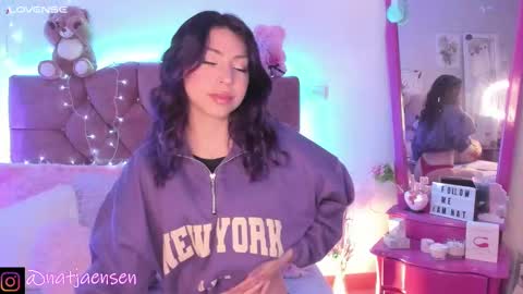 Snapshot of natalie_jaensen chatting on 12-12-24, 11:14 online show from 12-12-24, 11:14
