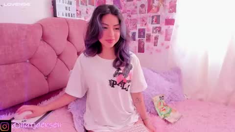 Snapshot of natalie_jaensen chatting on 01-15-25, 07:34 online show from 01-15-25, 07:34