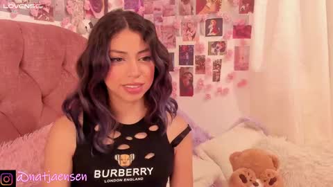 Snapshot of natalie_jaensen chatting on 01-18-25, 11:33 online show from 01-18-25, 11:33