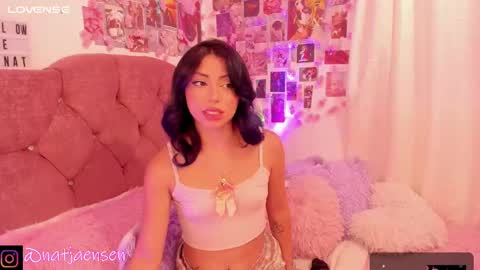Snapshot of natalie_jaensen chatting on 02-04-25, 11:16 online show from 02-04-25, 11:16