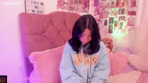 Snapshot of natalie_jaensen chatting on 02-07-25, 11:55 online show from 02-07-25, 11:55