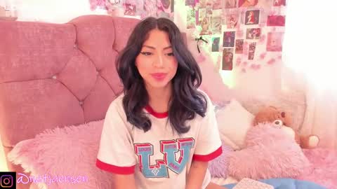 Snapshot of natalie_jaensen chatting on 02-12-25, 12:55 online show from 02-12-25, 12:55