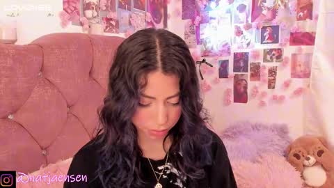 Snapshot of natalie_jaensen chatting on 02-18-25, 11:30 online show from 02-18-25, 11:30