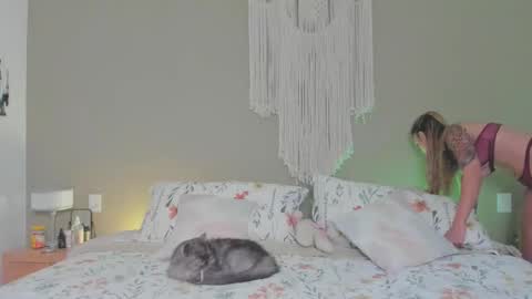 anatalybee online show from 09-29-25, 02:49