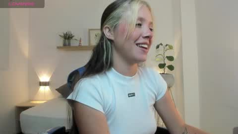 Snapshot of nataly_rodri chatting on 05-14-26, 02:18 Nataly online show from 05-14-26, 02:18