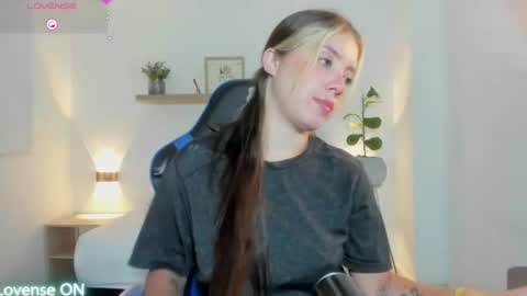 Snapshot of nataly_rodri chatting on 07-14-26, 01:30 Nataly online show from 07-14-26, 01:30