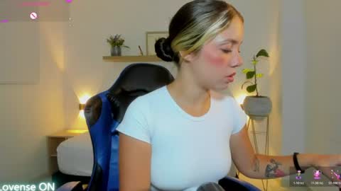 Snapshot of nataly_rodri chatting on 07-21-26, 07:16 Nataly online show from 07-21-26, 07:16
