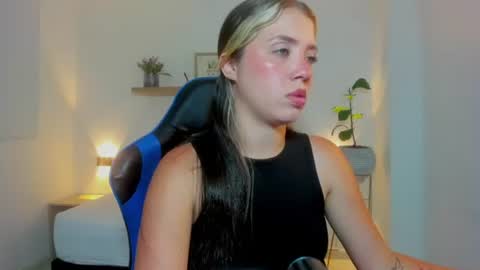 Snapshot of nataly_rodri chatting on 07-22-26, 07:05 Nataly online show from 07-22-26, 07:05