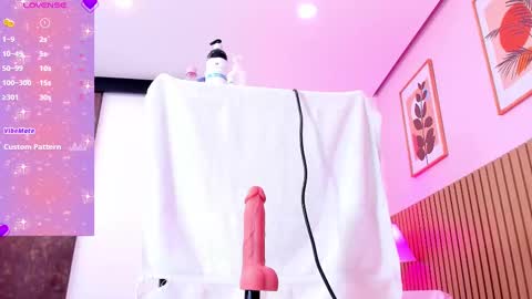 Snapshot of nataly_thierry chatting on 11-18-25, 11:14 Nataly online show from 11-18-25, 11:14