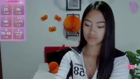 Nataly Escobar online show from 10-15-25, 01:00