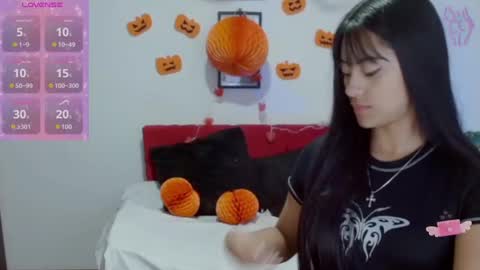 Nataly Escobar online show from 10-23-25, 02:16