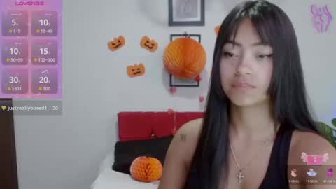 Nataly Escobar online show from 10-28-25, 01:03