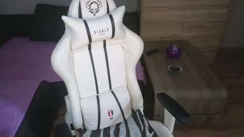 Natalli online show from 12-21-24, 01:47