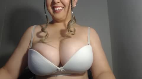 Snapshot of natasha9_ chatting on 09-22-25, 12:23 NATTY online show from 09-22-25, 12:23