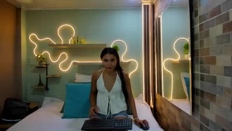 Snapshot of natasha_jurado chatting on 04-21-26, 01:42 N A T A S H A online show from 04-21-26, 01:42