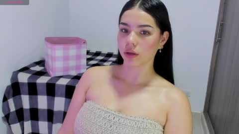 Snapshot of natasha_su chatting on 01-19-25, 12:28 Natalia online show from 01-19-25, 12:28