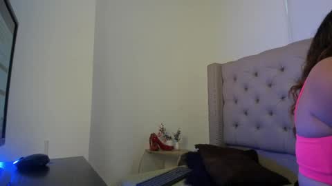 Snapshot of natashaa_clauss chatting on 05-19-26, 06:58 Natasha Claus online show from 05-19-26, 06:58