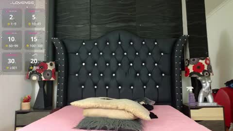 Snapshot of nathaliaz_ chatting on 09-25-25, 12:20 nathaliaz online show from 09-25-25, 12:20