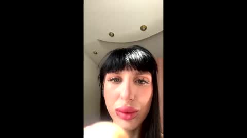Snapshot of nathaliejerden chatting on 05-03-26, 09:10 Marge online show from 05-03-26, 09:10