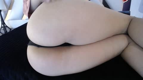 Snapshot of nathaly_low chatting on 03-11-26, 02:12 nathaly low online show from 03-11-26, 02:12