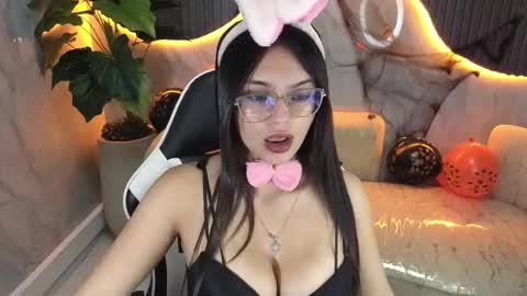 Snapshot of nathaly_tp chatting on 10-31-25, 01:23 Nathy online show from 10-31-25, 01:23