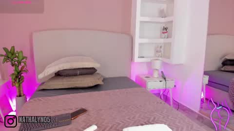 Snapshot of nathalyn05 chatting on 06-19-26, 10:52 NATHALY online show from 06-19-26, 10:52