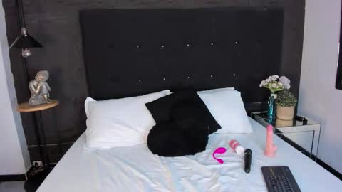 Snapshot of nattasha_brownn chatting on 12-02-25, 12:43 NATTASHA BROWN online show from 12-02-25, 12:43