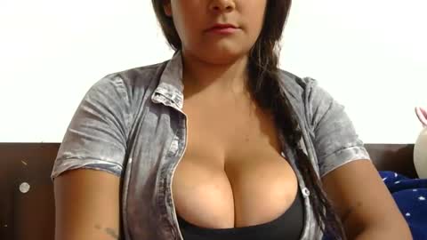 Snapshot of natty_01 chatting on 05-27-26, 03:47 natalia online show from 05-27-26, 03:47