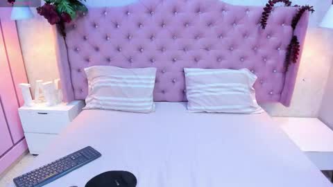 Snapshot of nattytrainor chatting on 12-21-25, 09:22 Natty Trainor online show from 12-21-25, 09:22