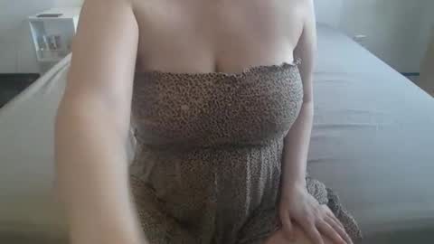 Snapshot of natural_beauty201 chatting on 06-05-26, 12:33 Penelopa369 online show from 06-05-26, 12:33