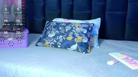 Snapshot of naturaltitss_ chatting on 06-16-26, 08:00 Gwen online show from 06-16-26, 08:00