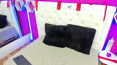 Snapshot of naty_dubois chatting on 12-03-24, 07:54 Naty online show from 12-03-24, 07:54