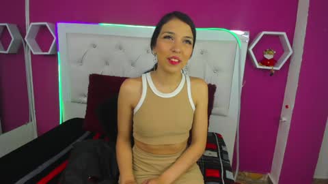 Snapshot of naty_dubois chatting on 12-31-24, 03:45 Naty online show from 12-31-24, 03:45
